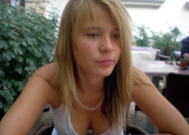 Откровенные фотографии с потерянной флешки одной юной студентки